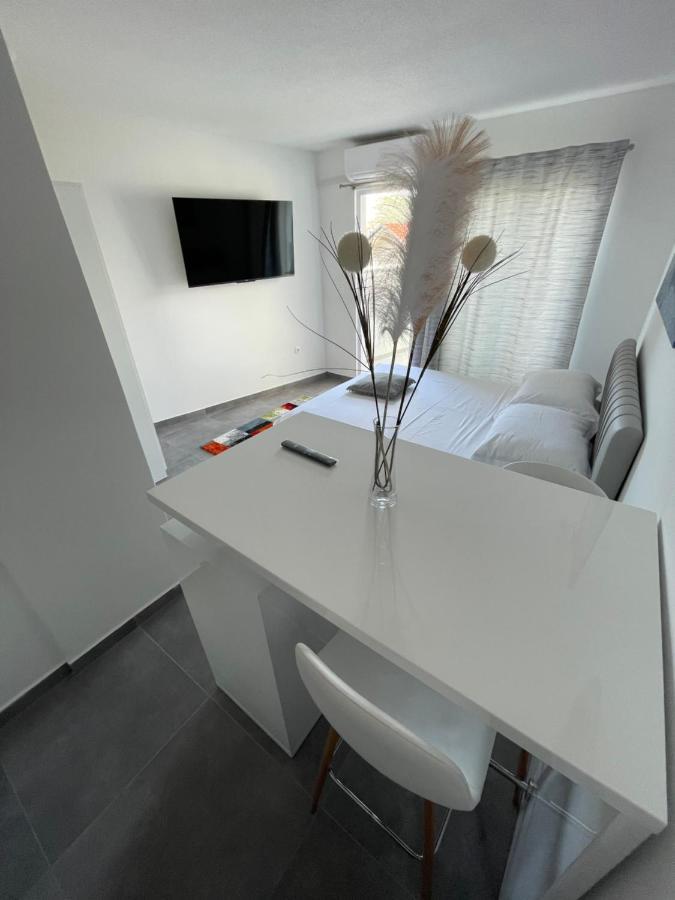 Villa Milena Sweet Apartment-With A Pool Trogir Extérieur photo